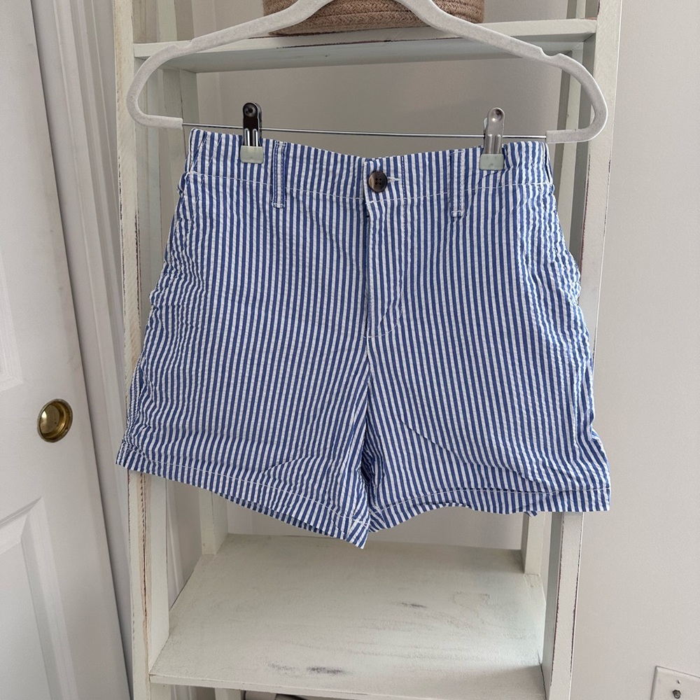 Adorable seersucker type Old Navy blue striped shorts size S